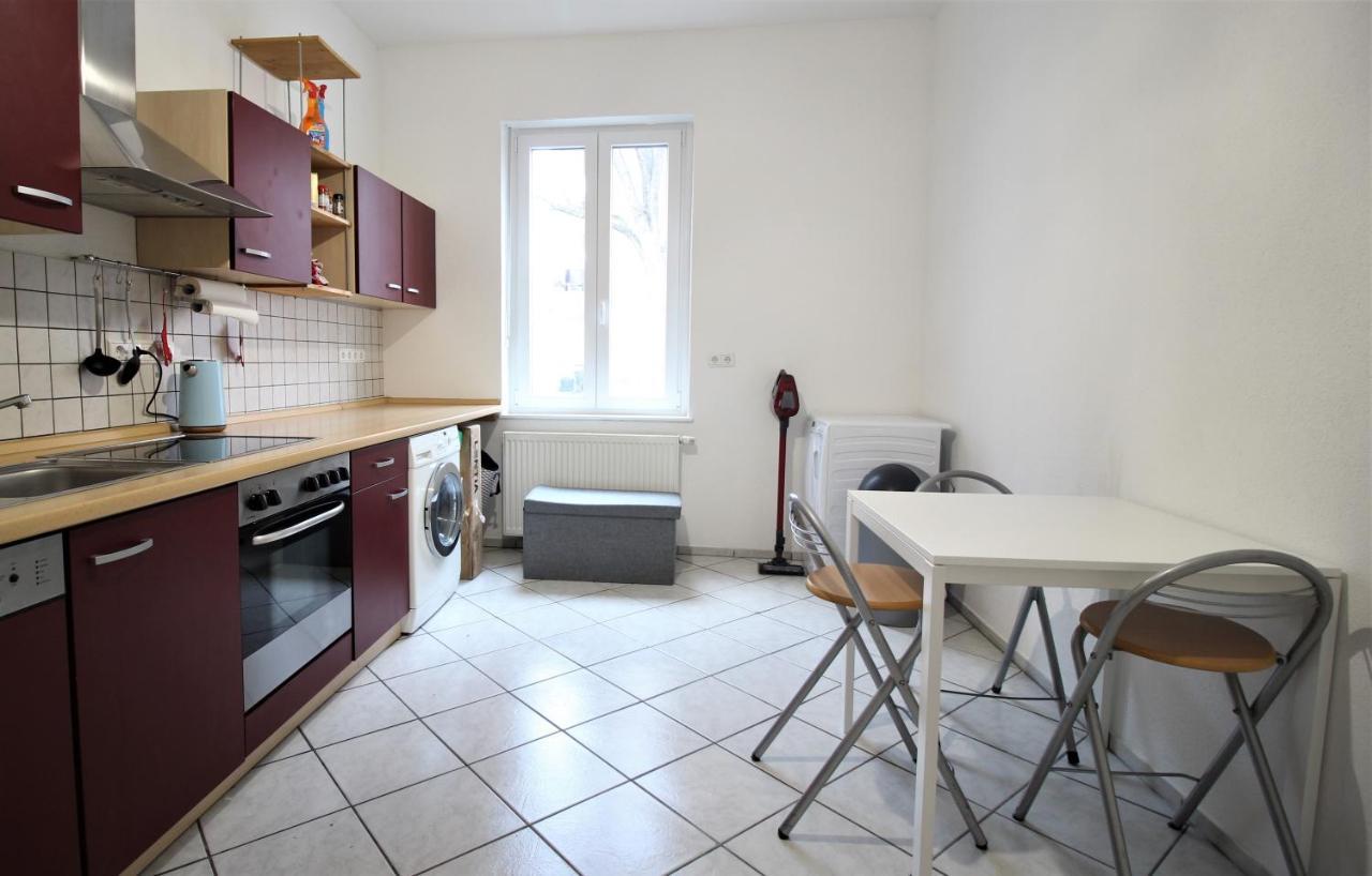 Privatzimmer Nahe Bahnhof Und City Wurzburgo Exterior foto