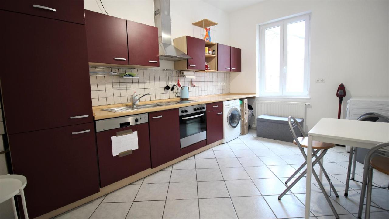 Privatzimmer Nahe Bahnhof Und City Wurzburgo Exterior foto